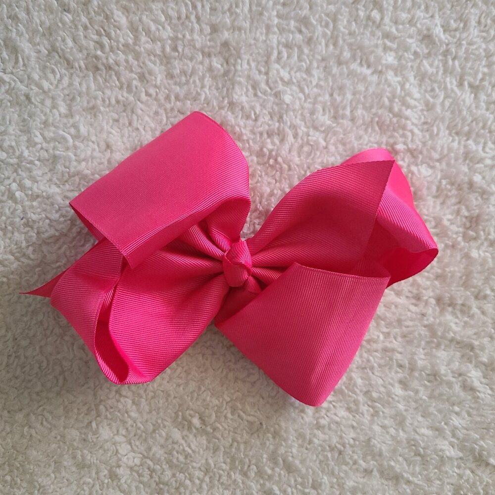 5/$20 Girls Pink Hair Clip Shaped Like A Bow